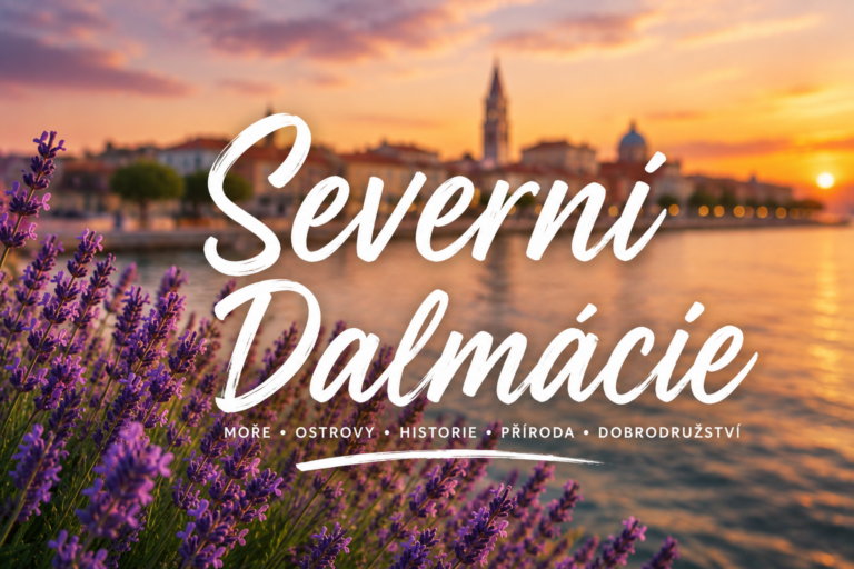 Severní Dalmácie při západu slunce s levandulí v popředí a panoramatem Zadaru